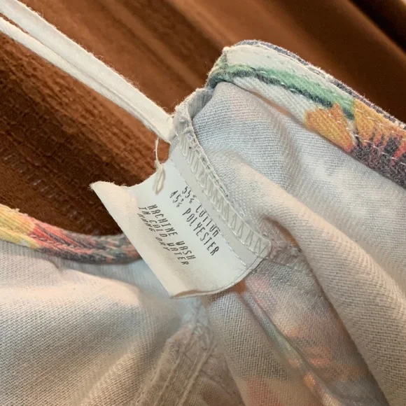 Button-Down Halter Crop Top - Picture 5 of 11